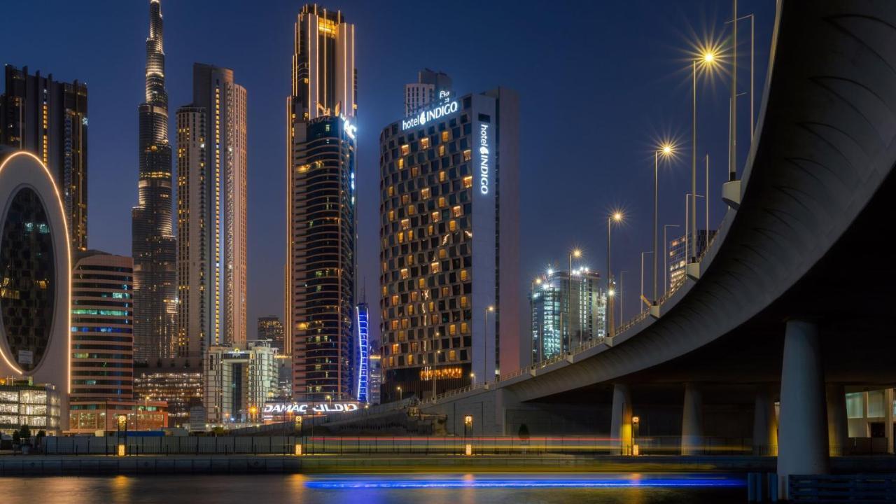 Hotel Indigo Dubai Downtown By Ihg Esterno foto The hotel at night