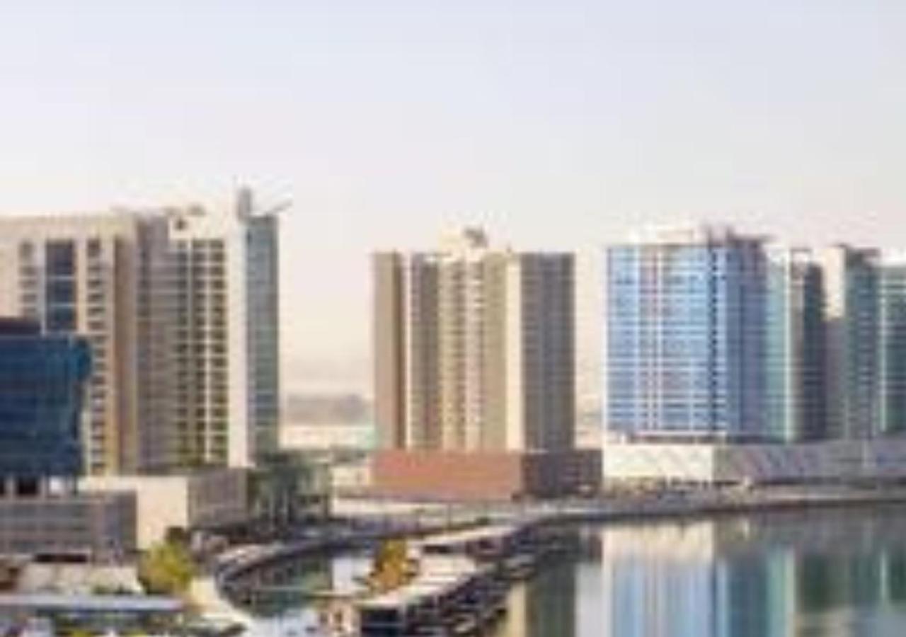 Hotel Indigo Dubai Downtown By Ihg Esterno foto View of the complex