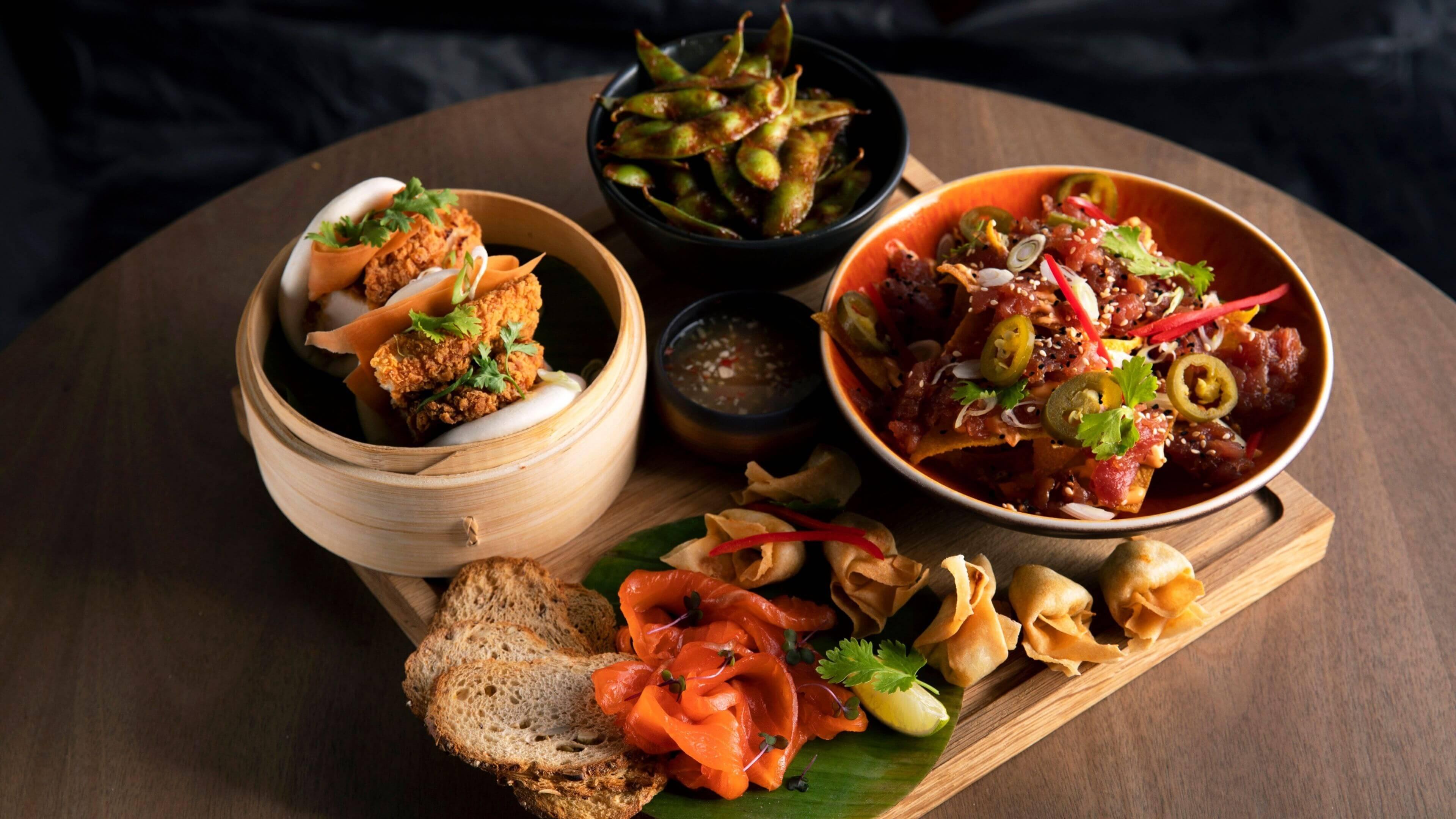 Hotel Indigo Dubai Downtown By Ihg Esterno foto A selection of tapas